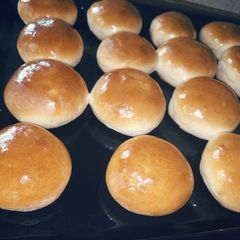 A picture of Dinner rolls.