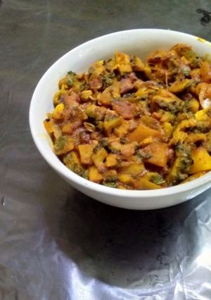 A picture of Sweet and sour bitter gourd.