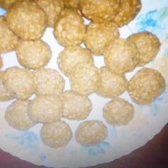 A picture of Traditional boondi laddu.