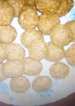 A picture of Traditional boondi laddu.