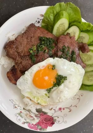 Hình của món Ướp Sườn Nướng cơm tấm.