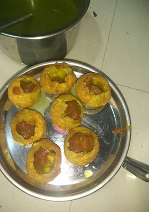 A picture of Paani Puri.