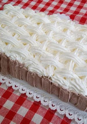 Foto di Torta con panna e cioccolato
