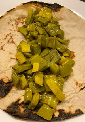 Una foto de Taquito de nopales estilo Don Ramiro