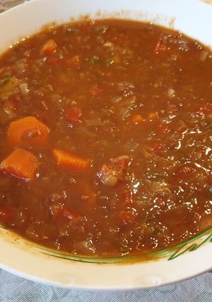 Una foto de Potaje ligero de lentejas viudas (con verduras) en olla exprés