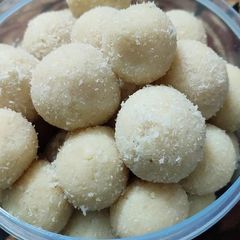 A picture of Coconut laddoo.