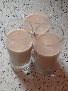 ચીકુ શેક (Chikoo Shake Recipe In Gujarati) રેસીપી મુખ્ય ફોટો