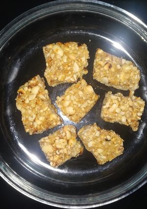 A picture of Peanut cake kappalandi mittai.