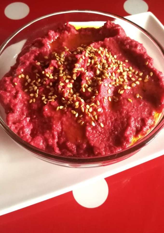 Una foto de Hummus de remolacha vegano🌱vegetariana