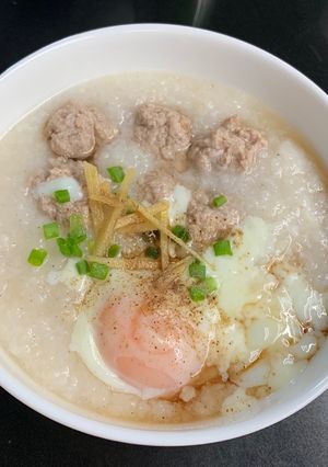 รูปของ โจ๊กหมูก้อนกลม