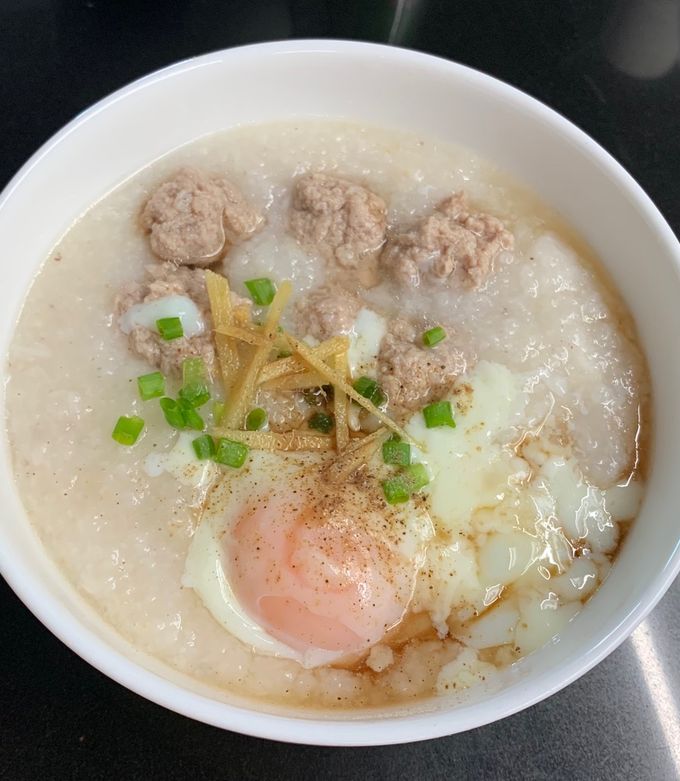 รูปของ โจ๊กหมูก้อนกลม