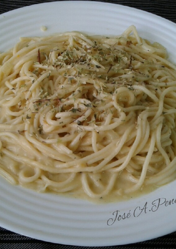 Una foto de Espaguetis con crema mixta, de bechamel y Velouté