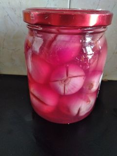 عکسی از دستور ترشی پیاز قرمز