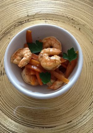 Foto principal de Gambas y zanahorias con salsa soja y miel