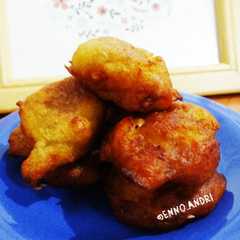 A picture of Kue pisang goreng / cekodok pisang🍌🍌.