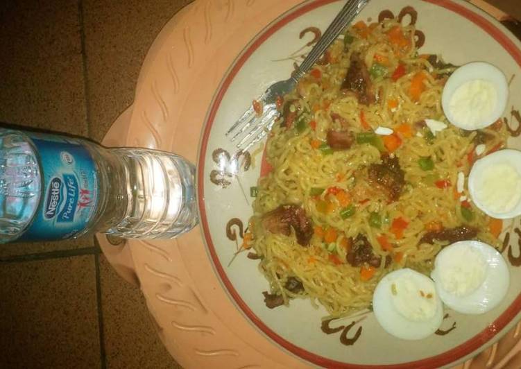 Indomine with carrots,green peas and boiled eggs