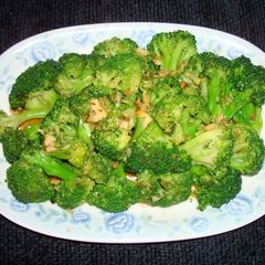 A picture of Steamed broccoli with ginger and oyster sauce.
