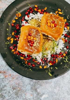 કચ્છી દાબેલી (Kutchi Dabeli Recipe In Gujarati) રેસીપી મુખ્ય ફોટો