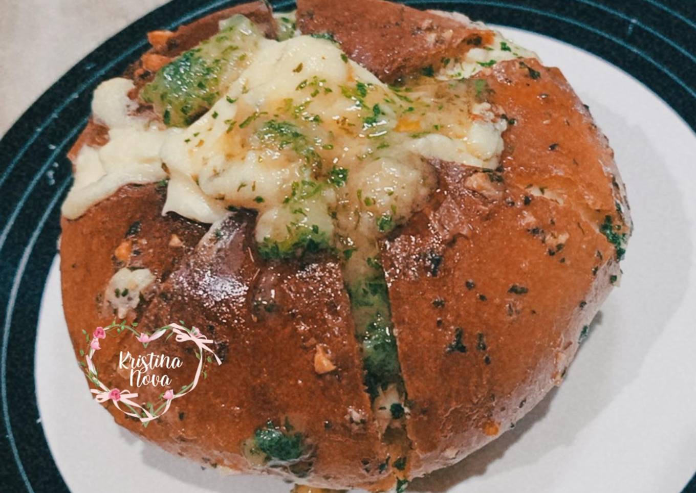 Korean Garlic Cheese Bread