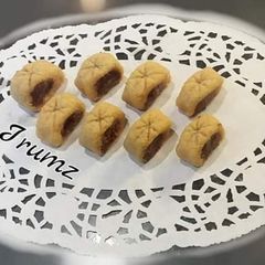 A picture of Makrout🌰🍯🍰 (Semolina and Date Cookie) / مقروط بالسميدة و التمر🍰🍯🌰.