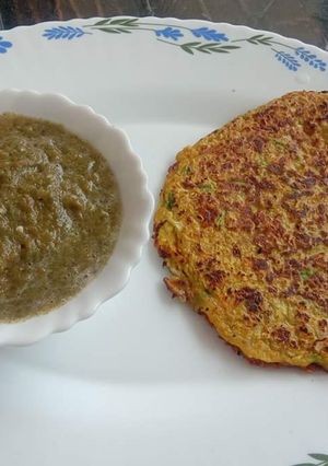 A picture of Veggie Oats Chilla with green chutney.