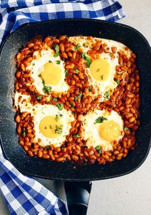 A picture of Spicy baked beans and eggs.