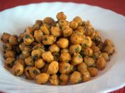 Una foto de garbanzos fritos