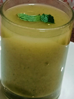 आम का खट्टा मीठा पन्ना रेसिपी मुख्य फोटो