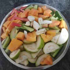 A picture of Fresh salad.