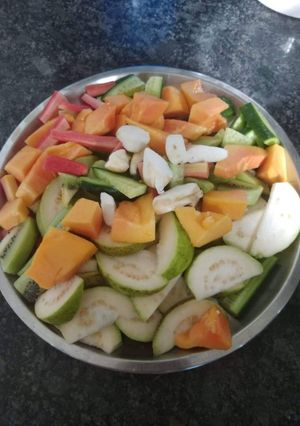 A picture of Fresh salad.