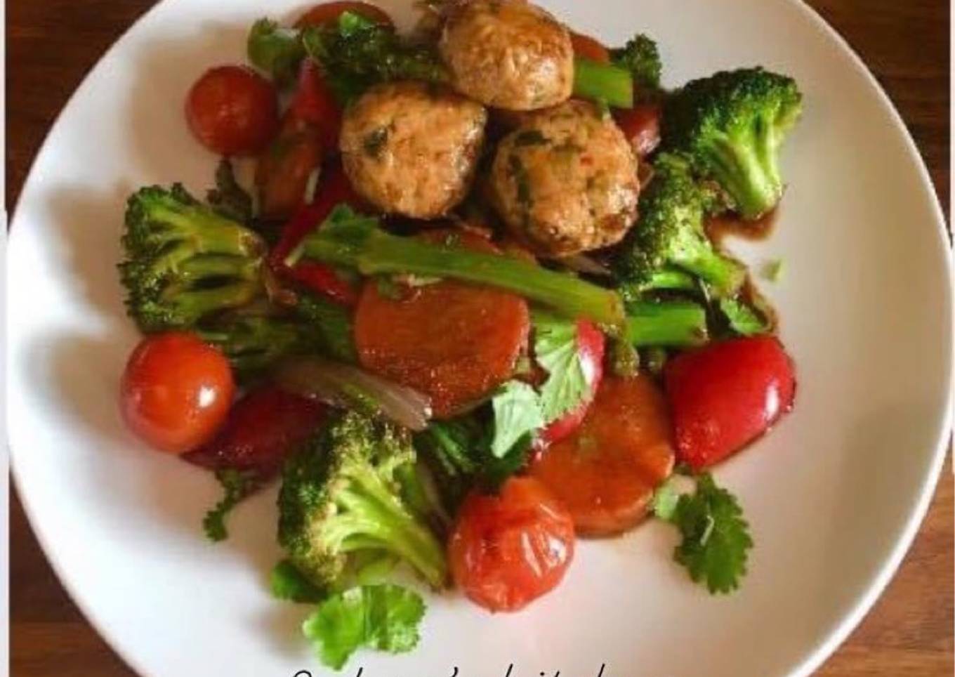 Chicken Meatball Veggie Stir-Fry: