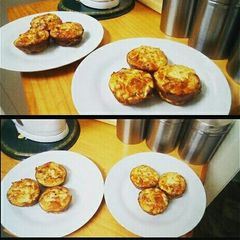 A picture of Mini quiches.