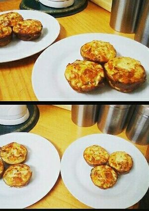 A picture of Mini quiches.