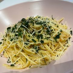 A picture of Spaghetti aglio e olio e peperoncino.