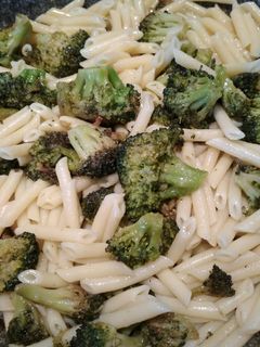 Una foto de Macarrones con brócoli
