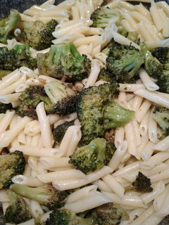 Una foto de Macarrones con brócoli