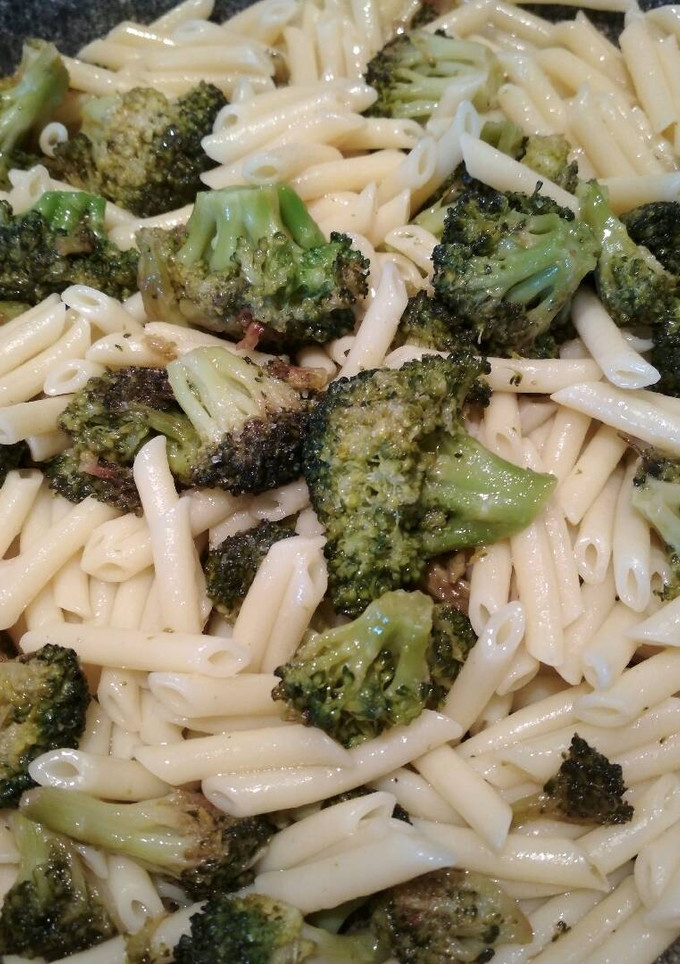Una foto de Macarrones con brócoli