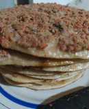 Пицца Лахмаджун (с фаршем) турецкая кухня