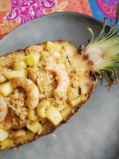 Una foto de Khao Pad Saparod (Arroz thailandes frito con piña)