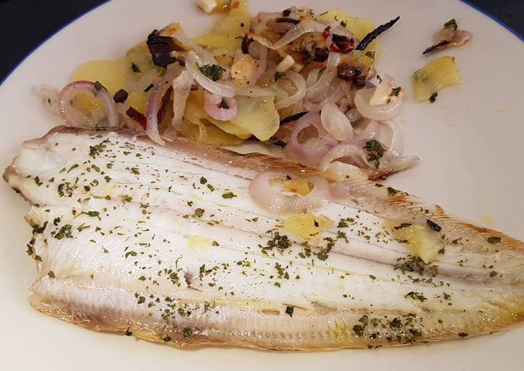 Step-by-Step Guide to Prepare Favorite Dover Sole in the oven with hot and crispy onion and potato on the side