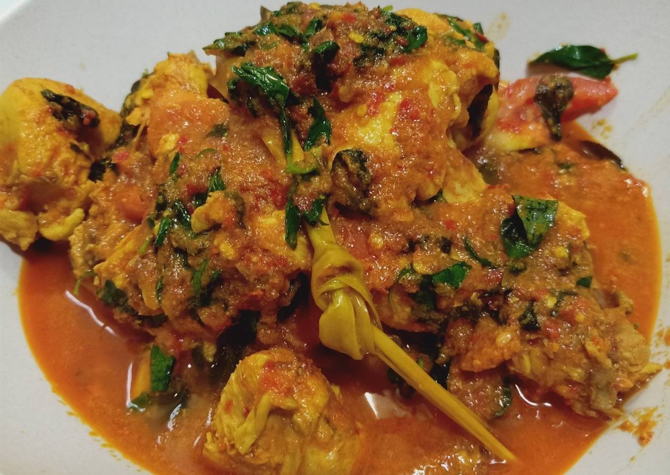 Ayam dengan kemangi di matanya