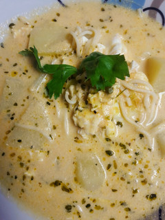 Una foto de Sopa de verduras tipo Chupe con leche y huevos#porunmundomejor