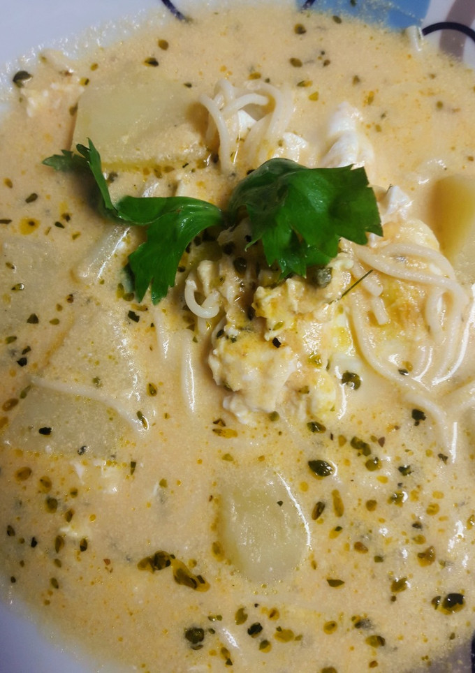 Una foto de Sopa de verduras tipo Chupe con leche y huevos#porunmundomejor