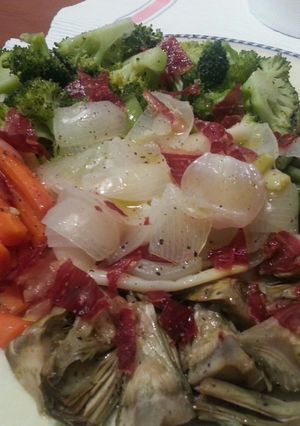 A picture of Steamed vegetables with crispy Iberian ham.