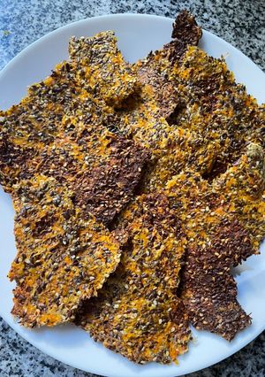 Una foto de Crackers Keto de Semillas, Zanahoria y Queso