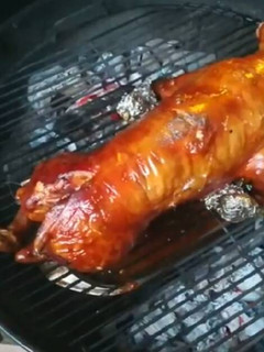 Una foto de Cochinillo asado en Barbacoa
