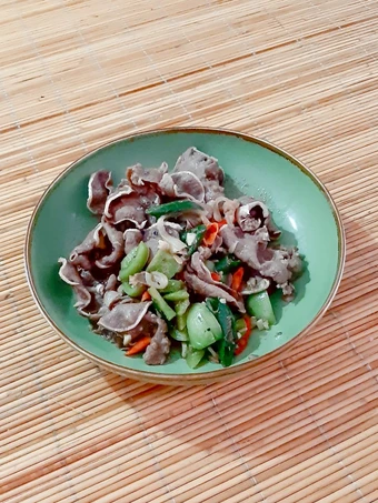 Cara Gampang Membikin Resep Tumis lidah sapi cabe ijo yang  Bikin Ketagihan Anti Ribet, Lezat