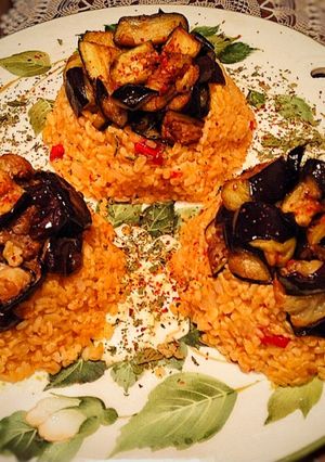 A picture of Eggplant and Tomato Bulgur Maqluba.