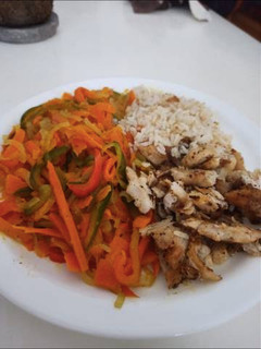 Una foto de Pescado con verduras salteadas al wok