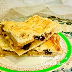 Apple and pear pie in puff pastry A picture of Apple and pear pie in puff pastry.